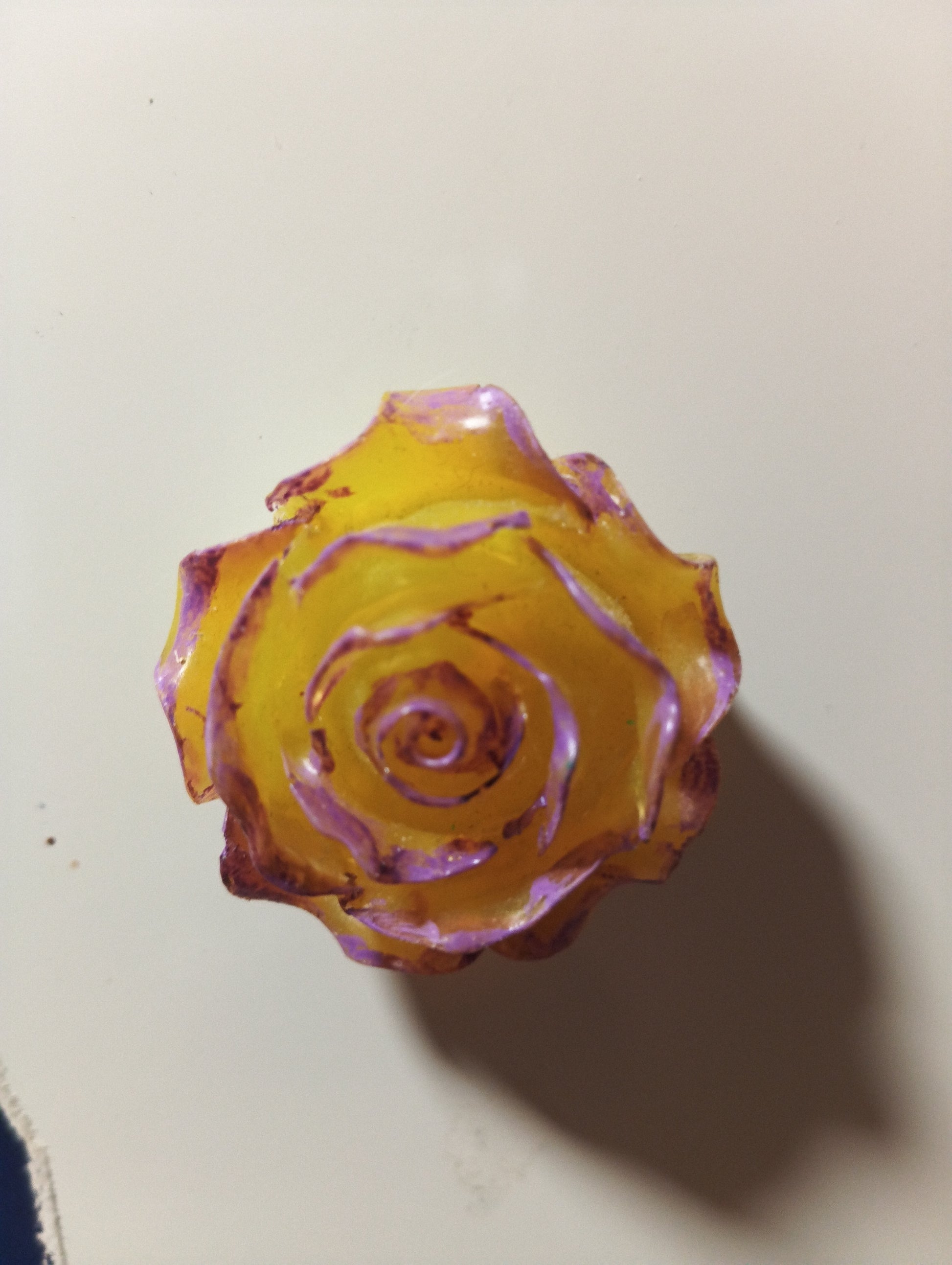 Magnets forme rose couleur jaune et rose - Krearesine 